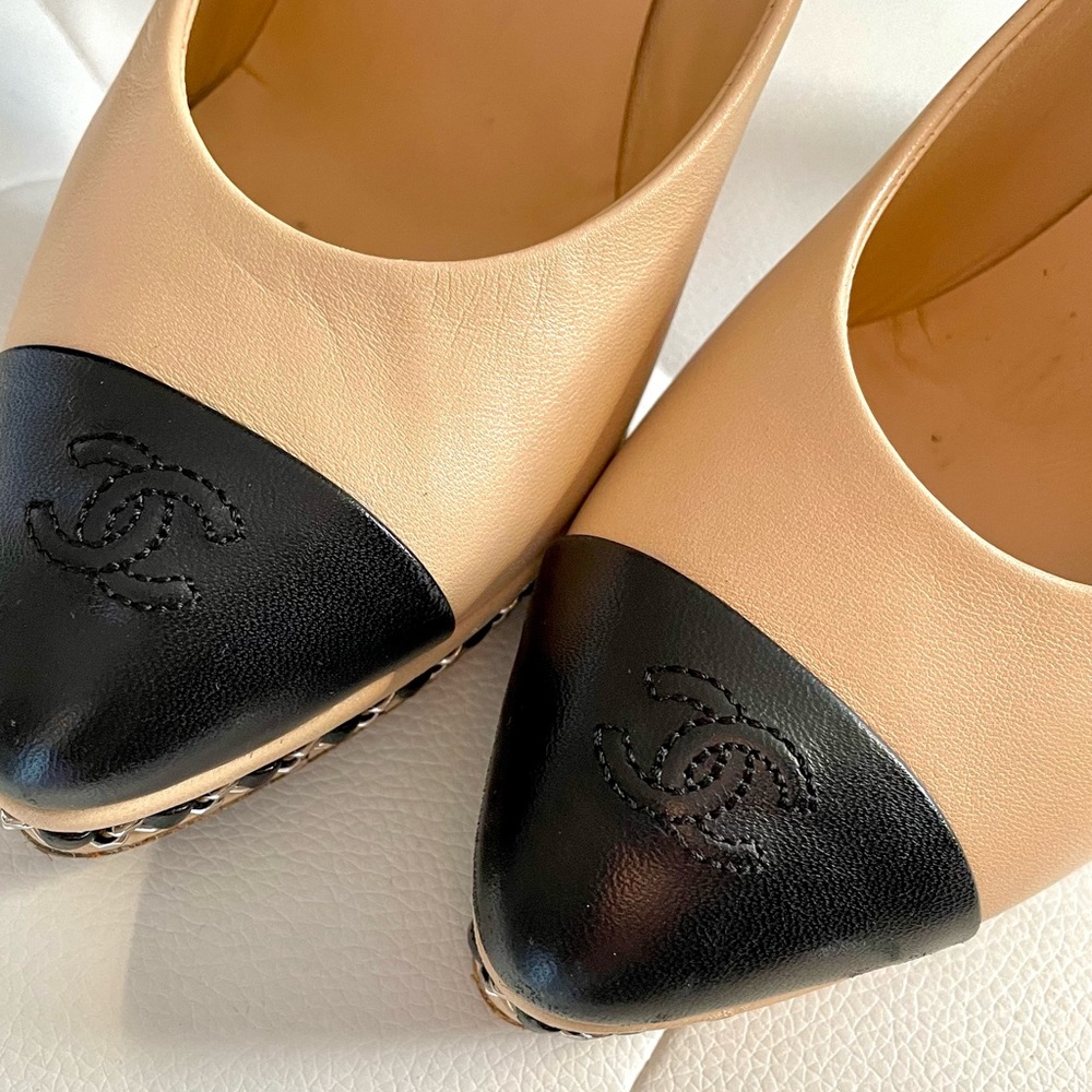 CHANEL Cap Toe Pump - Picture 3 of 12